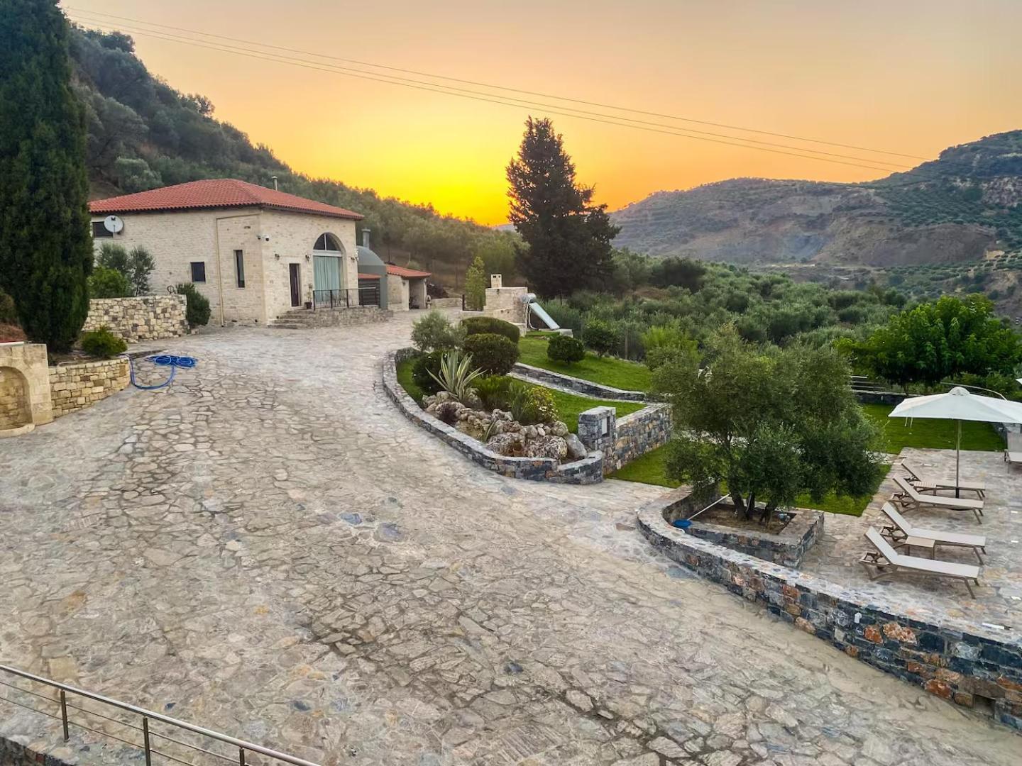 Recrete - Retreat In Crete * Héraklion